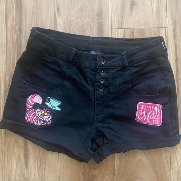 Disney Pants - Disney Alice In Wonderland Cheshire Cat Patch Pocket Denim Shorts Size 9